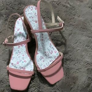 NON BRANDED PINK STRAP HEELS SIZE 8.5